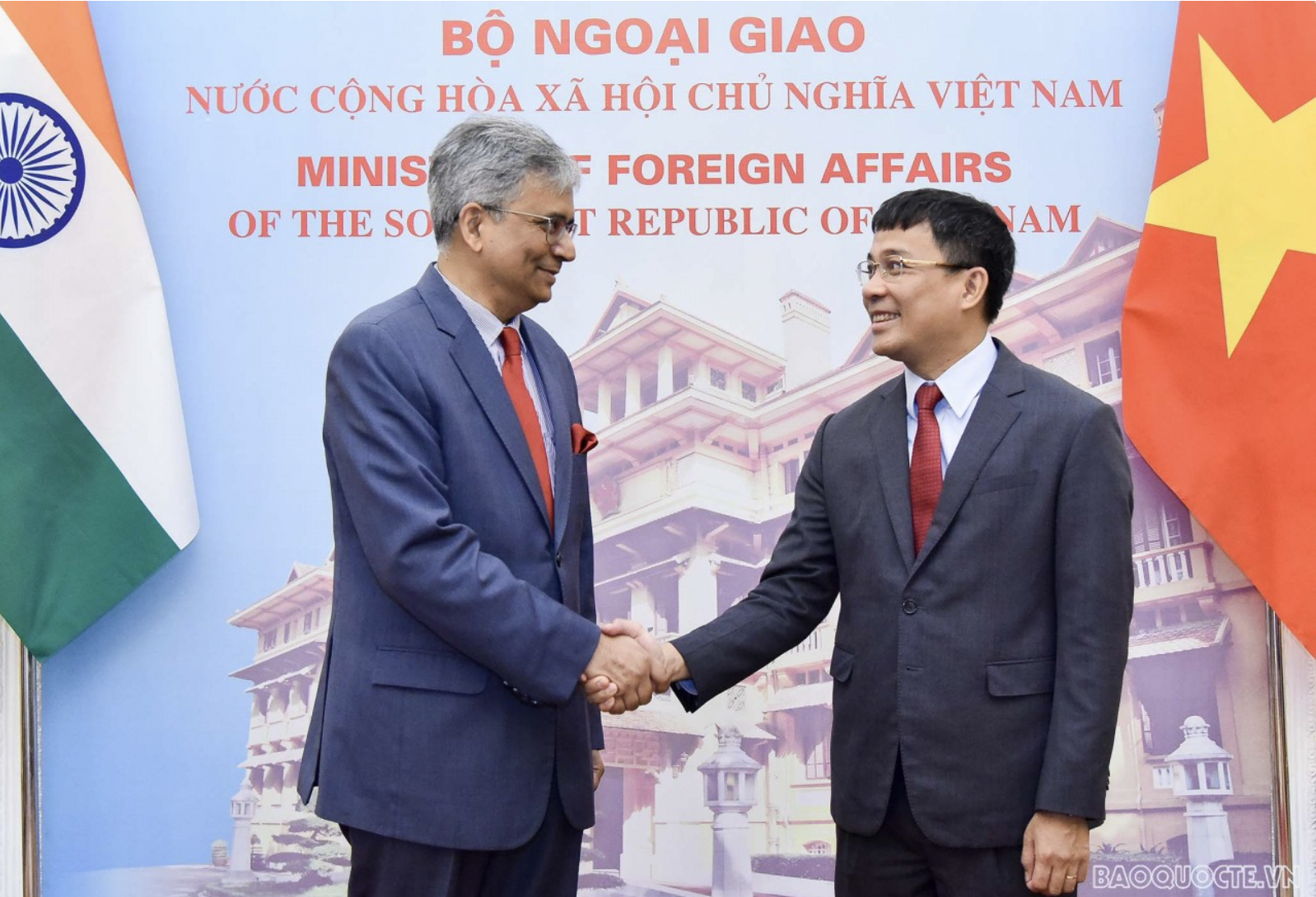 Bộ trưởng Bùi Thanh Sơn tiếp Thứ trưởng Ngoại giao Ấn Độ - Ảnh 2.