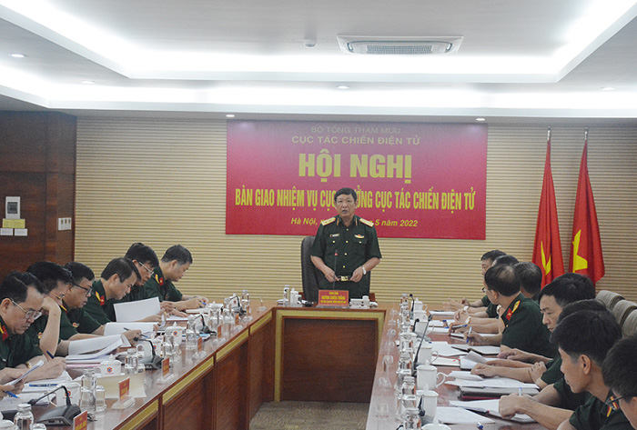 Bàn giao nhiệm vụ Cục trưởng Cục Tác chiến điện tử, Bộ tổng Tham mưu - Ảnh 2. Bàn giao nhiệm vụ Cục trưởng Cục Tác chiến điện tử, Bộ tổng Tham mưu - Ảnh 2.