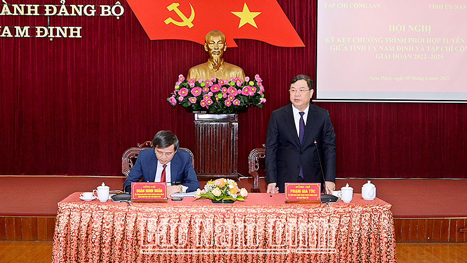 Tỉnh ủy Nam Định và Tạp chí Cộng sản ký kết Chương trình phối hợp tuyên truyền - Ảnh 1.