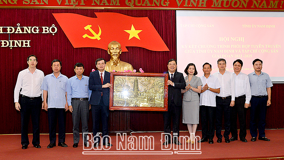 Tỉnh ủy Nam Định và Tạp chí Cộng sản ký kết Chương trình phối hợp tuyên truyền - Ảnh 5.