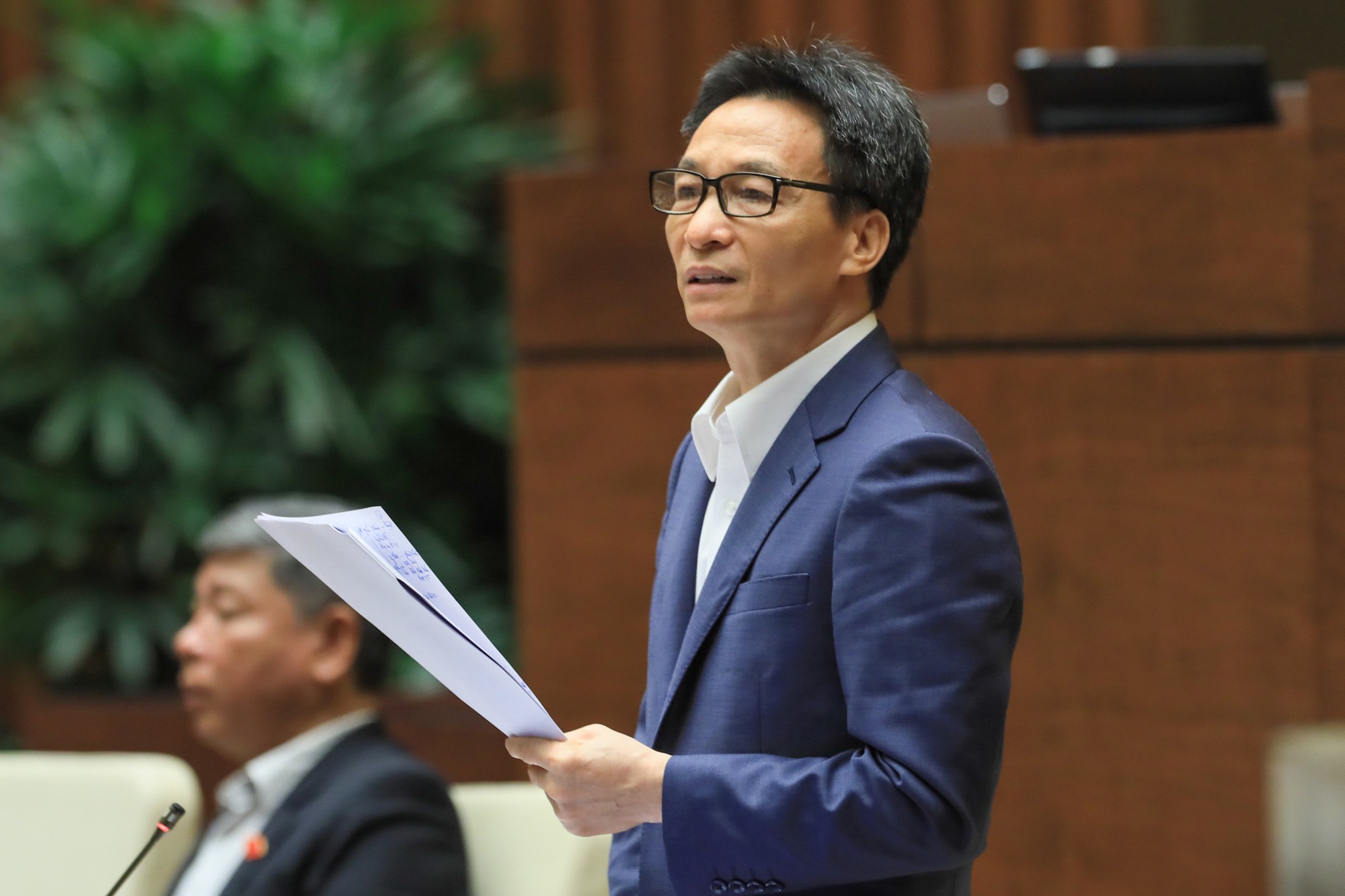 Phó Thủ tướng Vũ Đức Đam làm rõ một số vấn đề trong dự án Luật Khám bệnh, chữa bệnh (sửa đổi) - Ảnh 1. Phó Thủ tướng Vũ Đức Đam làm rõ một số vấn đề trong dự án Luật Khám bệnh, chữa bệnh (sửa đổi) - Ảnh 1.