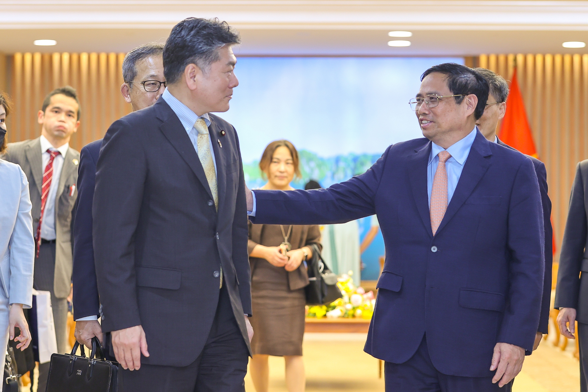 Bộ trưởng Tư pháp Nhật Bản đánh giá cao đường lối 'độc lập, tự chủ' của Việt Nam - Ảnh 2.