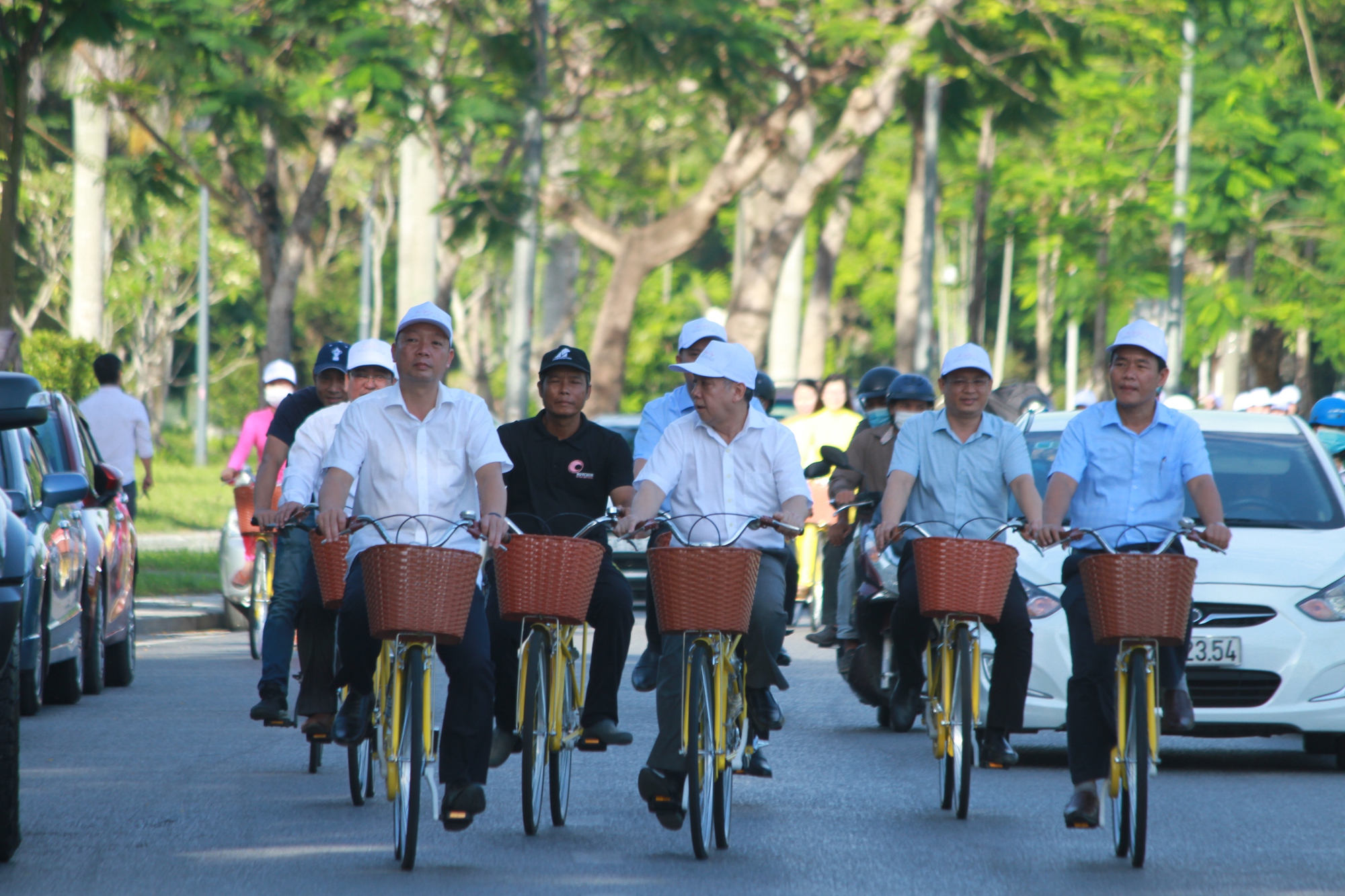 Lãnh đạo tỉnh Thừa Thiên Huế trải nghiệm hệ thống xe đạp công cộng