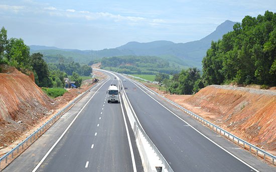 Thống nhất chủ trương nghiên cứu đầu tư hai tuyến đường tại Quảng Nam, Kon Tum