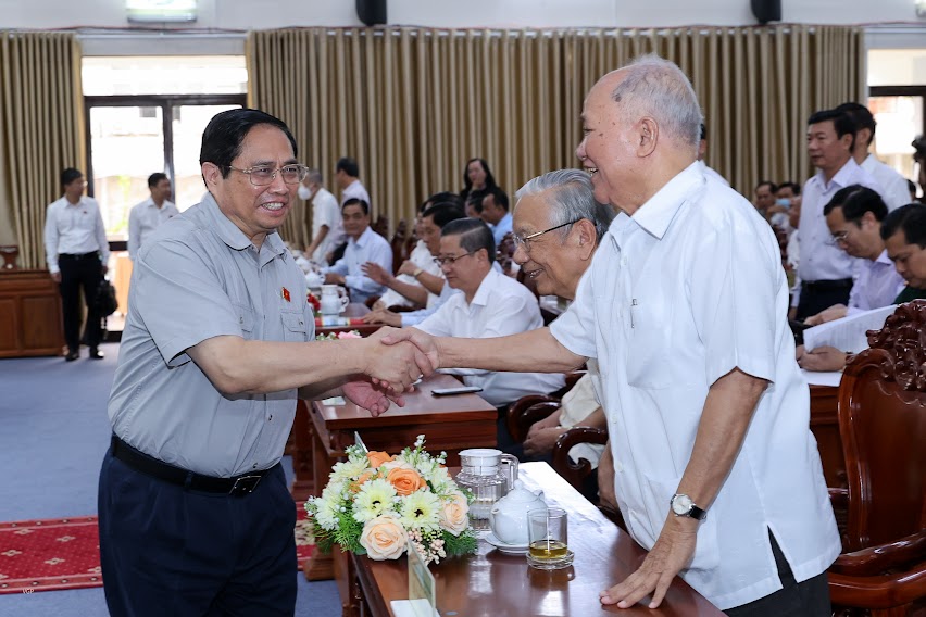 Thủ tướng Phạm Minh Chính tiếp xúc, lắng nghe kiến nghị của cử tri - Ảnh 1.