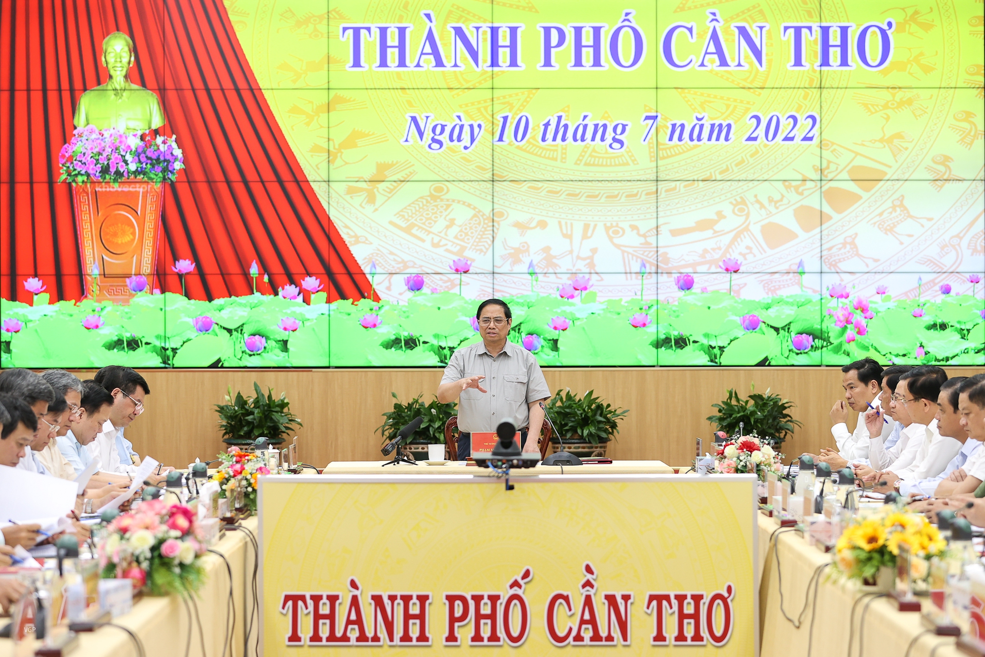 Thủ tướng Phạm Minh Chính làm việc với Ban Thường vụ Thành ủy Cần Thơ - Ảnh 1.