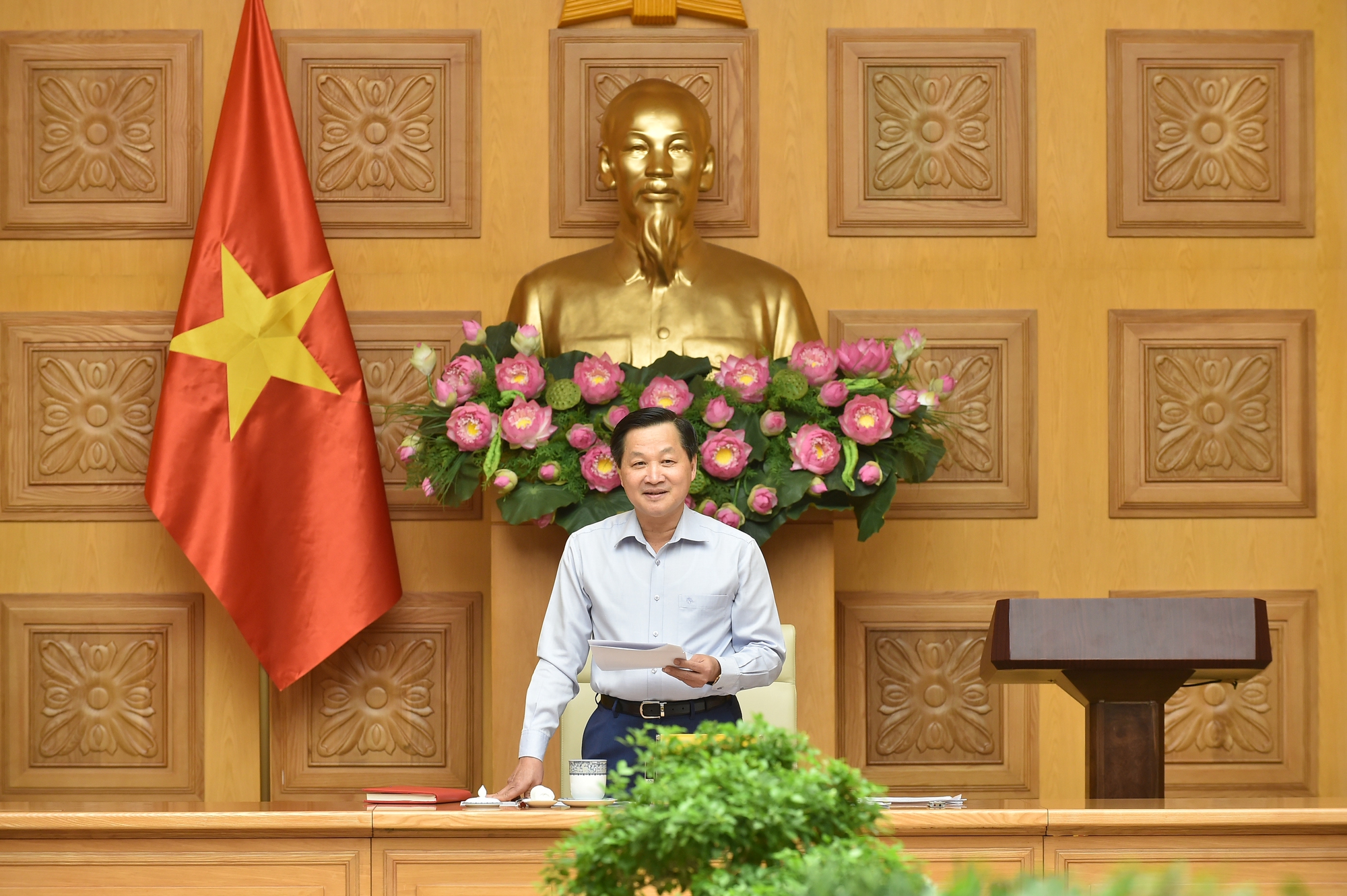 Phó Thủ tướng Lê Minh Khái: Nghiên cứu các phương án giảm thuế để hỗ trợ người dân, doanh nghiệp - Ảnh 2.