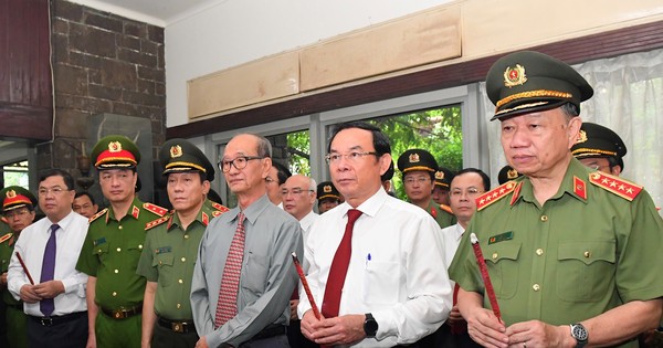 Lãnh đạo Bộ Công an, TPHCM, tỉnh Nam Định tưởng niệm Đại tướng Mai Chí Thọ - Ảnh 1.