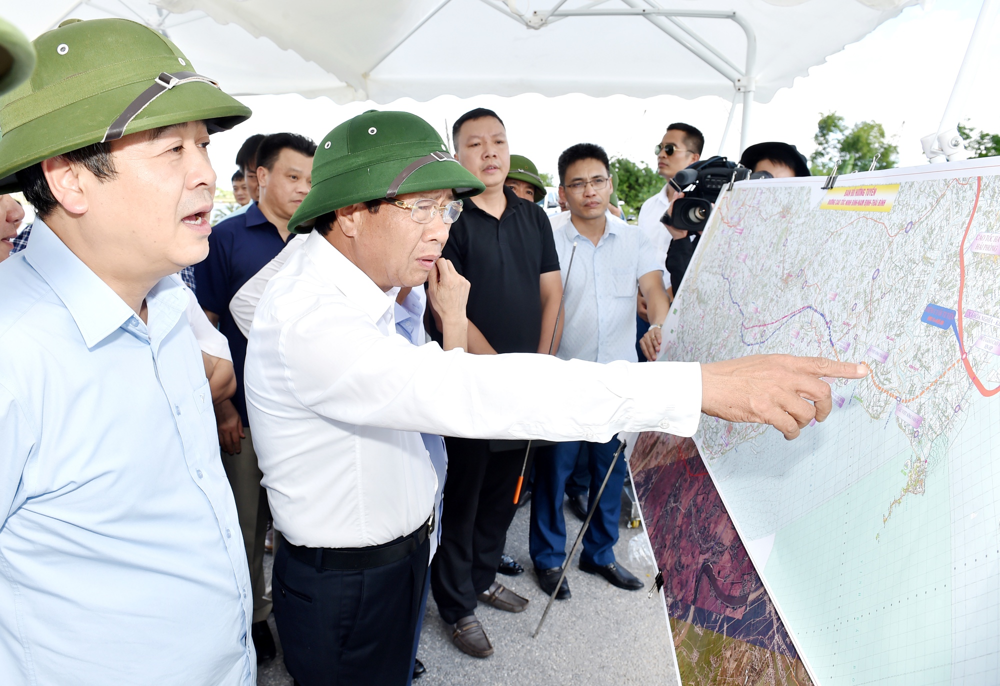 Với tốc độ phát triển của kinh tế, cao tốc Ninh Bình - Hải Phòng trên bản đồ 2024 đã trở thành cầu nối quan trọng giữa các tỉnh miền Trung với địa phương ven biển phía Bắc. Cùng khám phá những điểm đến mới và trải nghiệm hành trình sạch với cơ sở hạ tầng tiện nghi tại đây nhé.