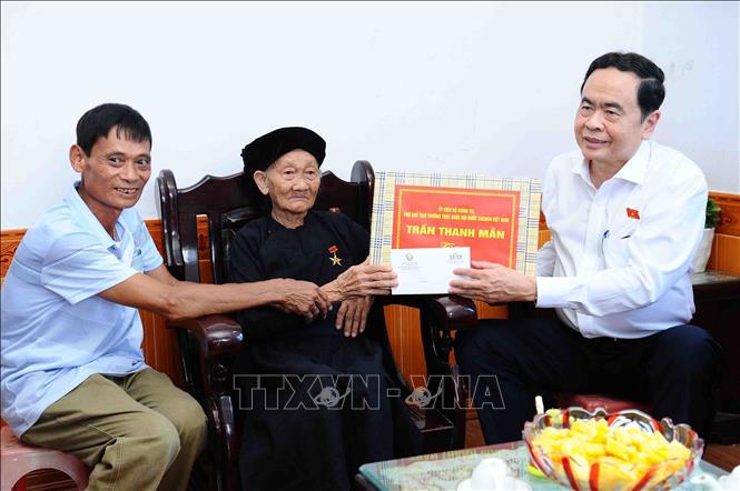 Đồng chí Trần Thanh Mẫn tặng quà đối tượng chính sách tại Cao Bằng - Ảnh 1.
