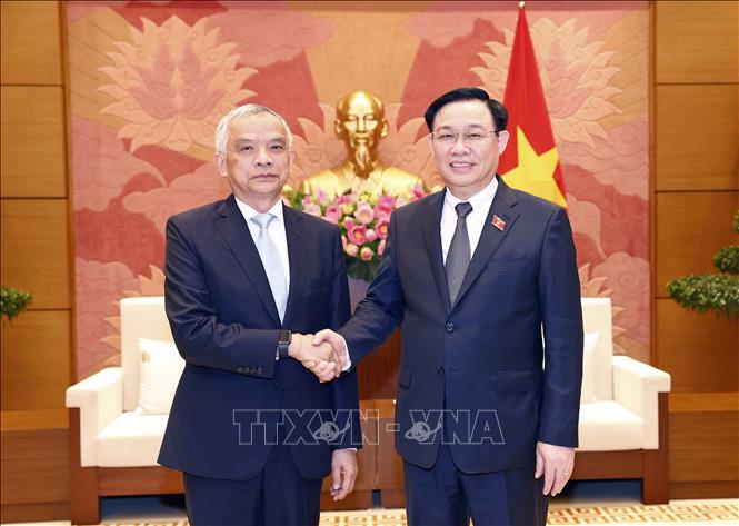 Chủ tịch Quốc hội Vương Đình Huệ tiếp Phó Chủ tịch Quốc hội Lào - Ảnh 1.