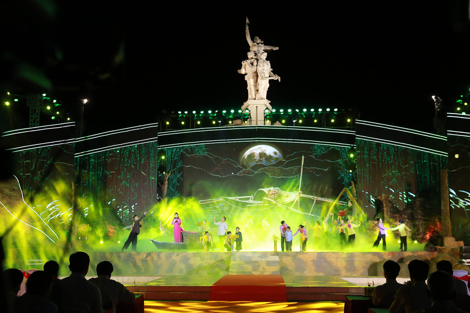 Bản tráng ca “Cõi thiêng Đồng Lộc” - Ảnh 6. Bản tráng ca “Cõi thiêng Đồng Lộc” - Ảnh 6.