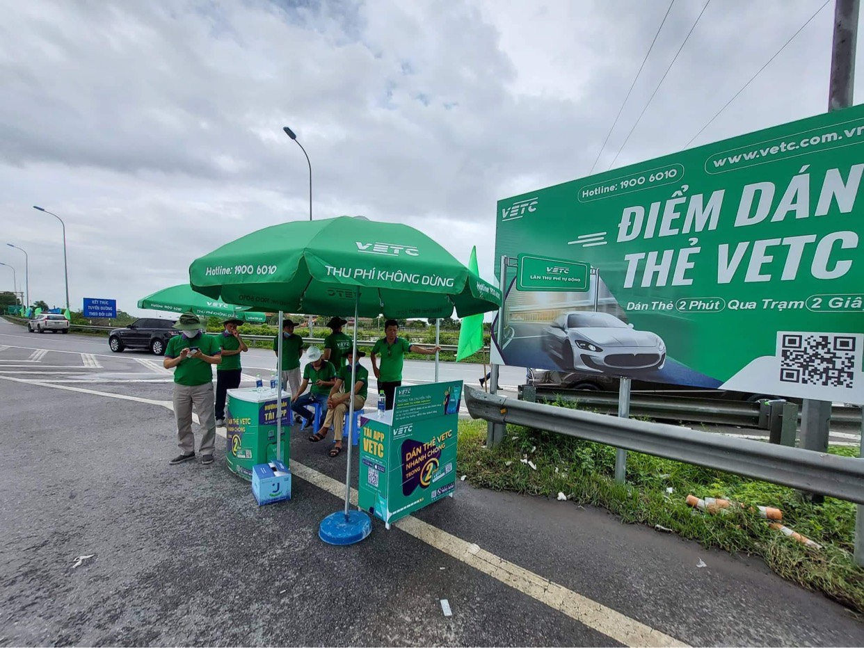 Xe dán thẻ ETC qua trạm thu phí cao tốc Cầu Giẽ- Ninh Bình chỉ mất 6-12 giây - Ảnh 2.