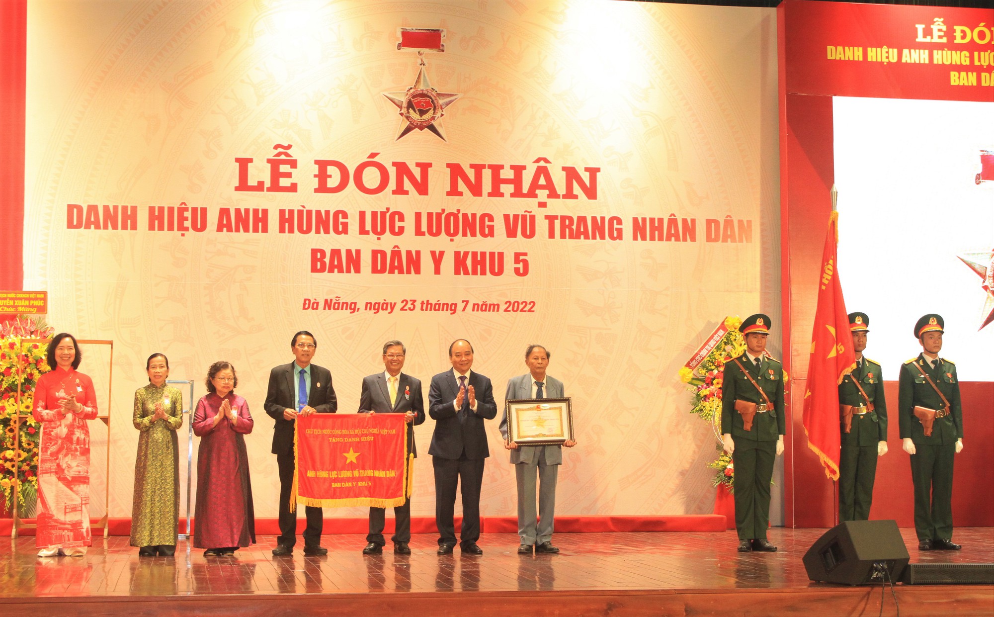 Ban Dân y Khu 5 vinh dự đón nhận danh hiệu Anh hùng Lực lượng vũ trang Nhân dân - Ảnh 2.