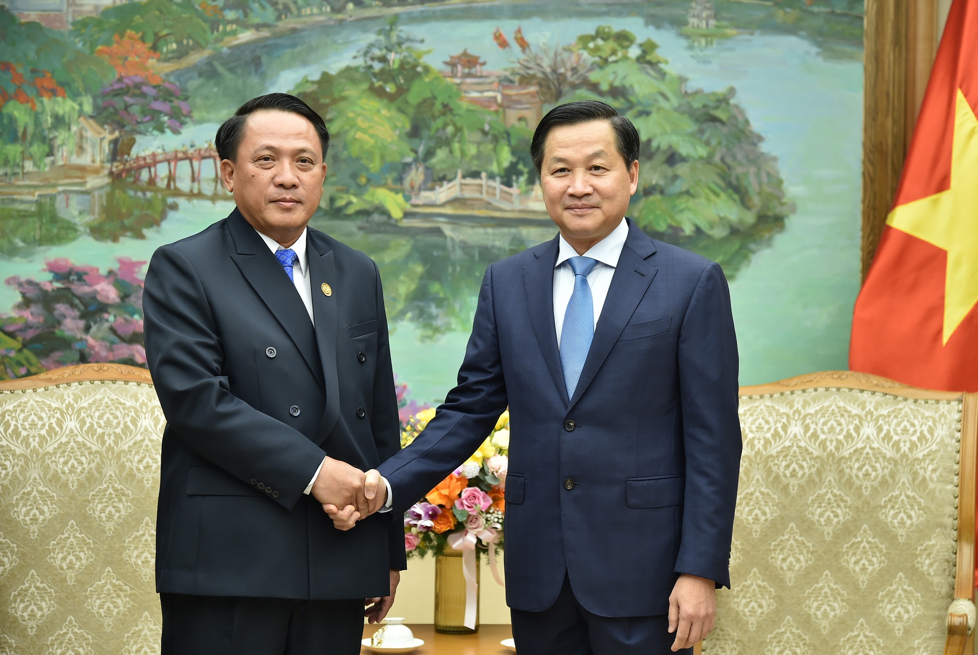 Chúng tôi hân hạnh giới thiệu về Phó Thủ tướng Lê Minh Khái, người đang góp phần rất lớn vào sự phát triển của đất nước. Với những hình ảnh mới nhất về ông, quý vị sẽ được hiểu rõ hơn về những cống hiến của Phó Thủ tướng và sự phát triển của đất nước dưới sự lãnh đạo tài ba của ông.