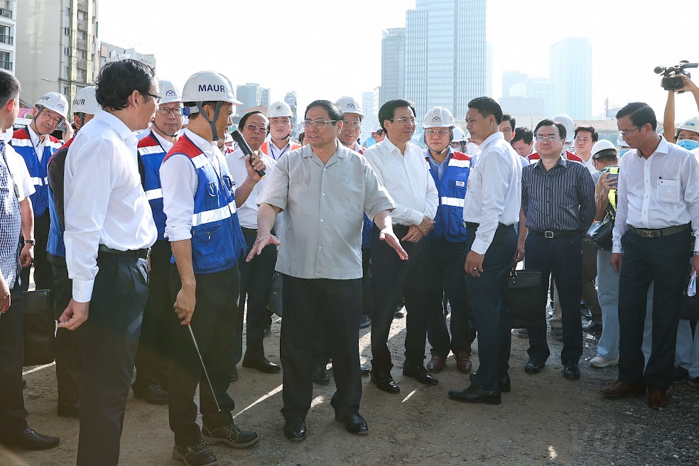 Thủ tướng khảo sát 2 dự án giao thông trọng điểm, làm việc với lãnh đạo TPHCM - Ảnh 3.