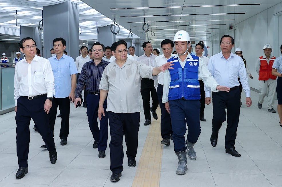 Thủ tướng khảo sát 2 dự án giao thông trọng điểm, làm việc với lãnh đạo TPHCM - Ảnh 8.