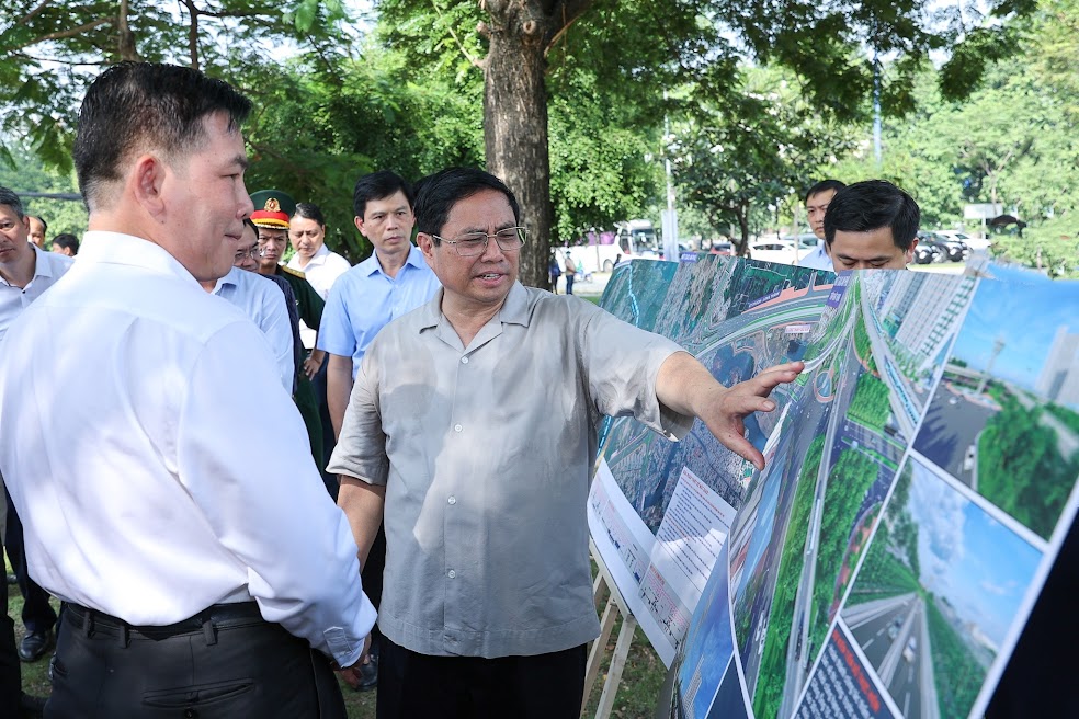 Thủ tướng khảo sát 2 dự án giao thông trọng điểm, làm việc với lãnh đạo TPHCM - Ảnh 9.