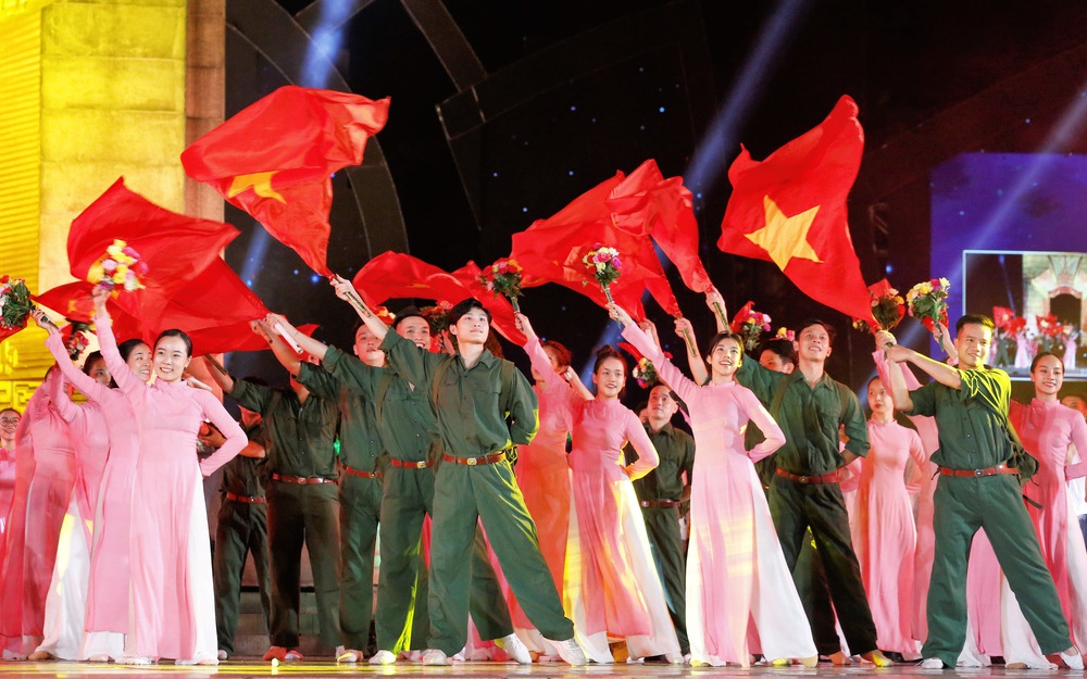 TỔNG THUẬT: 'Khúc tráng ca hòa bình' tái hiện và khắc ghi những trang sử hào hùng