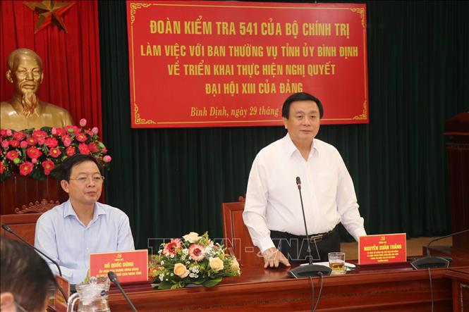 Công bố quyết định kiểm tra việc thực hiện Nghị quyết Đại hội XIII của Đảng tại Bình Định - Ảnh 1.
