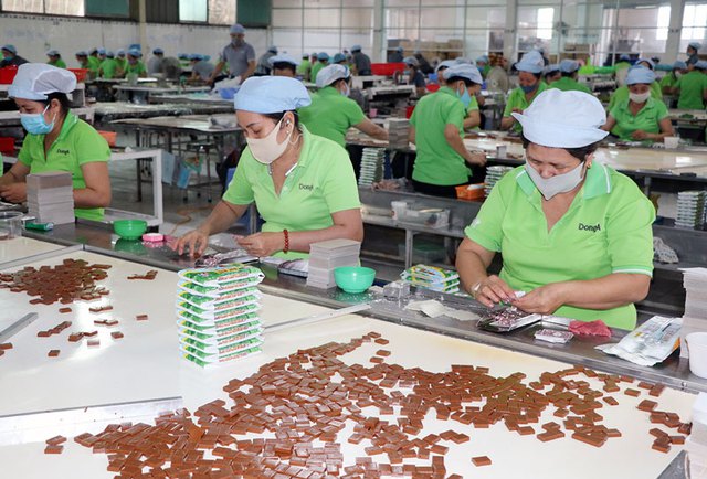 Bến Tre đề nghị được hỗ trợ để đẩy mạnh tiêu thụ các sản phẩm từ dừa - Ảnh 1. Bến Tre đề nghị được hỗ trợ để đẩy mạnh tiêu thụ các sản phẩm từ dừa - Ảnh 1.