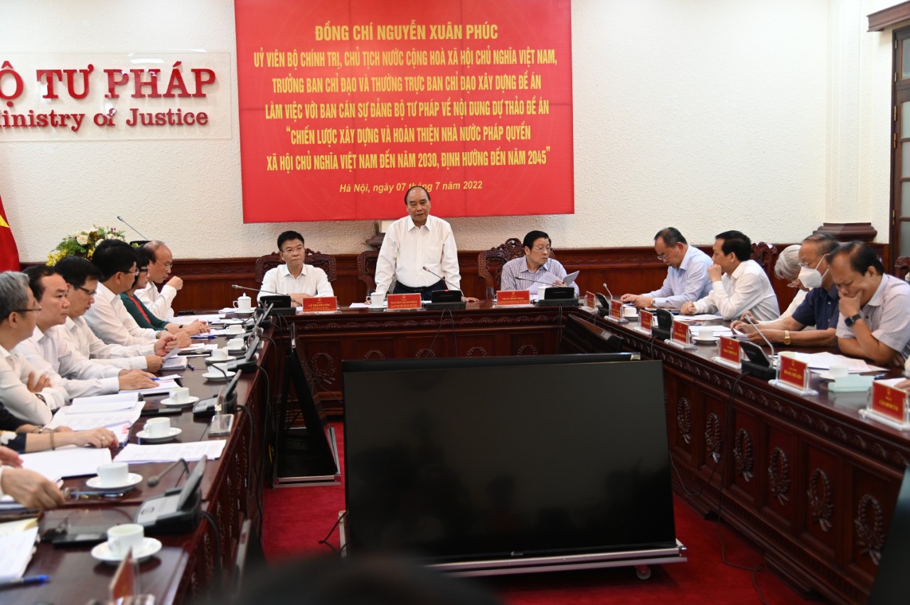 Nghiên cứu hình thành hệ thống pháp luật đáp ứng đầy đủ yêu cầu của Nhà nước pháp quyền XHCN Việt Nam   - Ảnh 2.