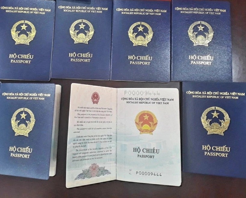 Bộ Ngoại giao thông tin về mẫu hộ chiếu mẫu mới của Việt Nam - Ảnh 1.
