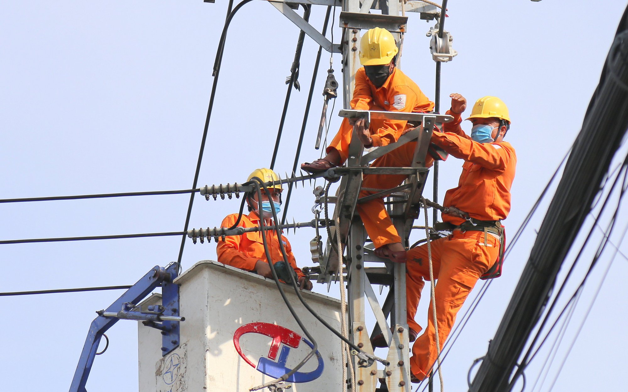 EVNCPC đoàn kết, vượt khó bảo đảm cung cấp điện cho miền Trung - Tây Nguyên
