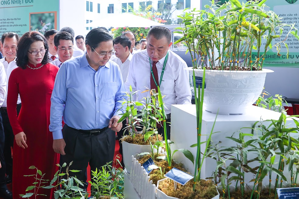 Thủ tướng dự chương trình Hành trình khởi nghiệp đổi mới sáng tạo và ngày hội việc làm năm 2022 của Học viện Nông nghiệp - Ảnh 5.