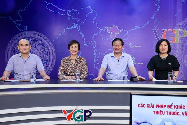 Thủ tướng yêu cầu nghiên cứu kiến nghị của chuyên gia về khắc phục tình trạng thiếu thuốc, vật tư y tế - Ảnh 1.