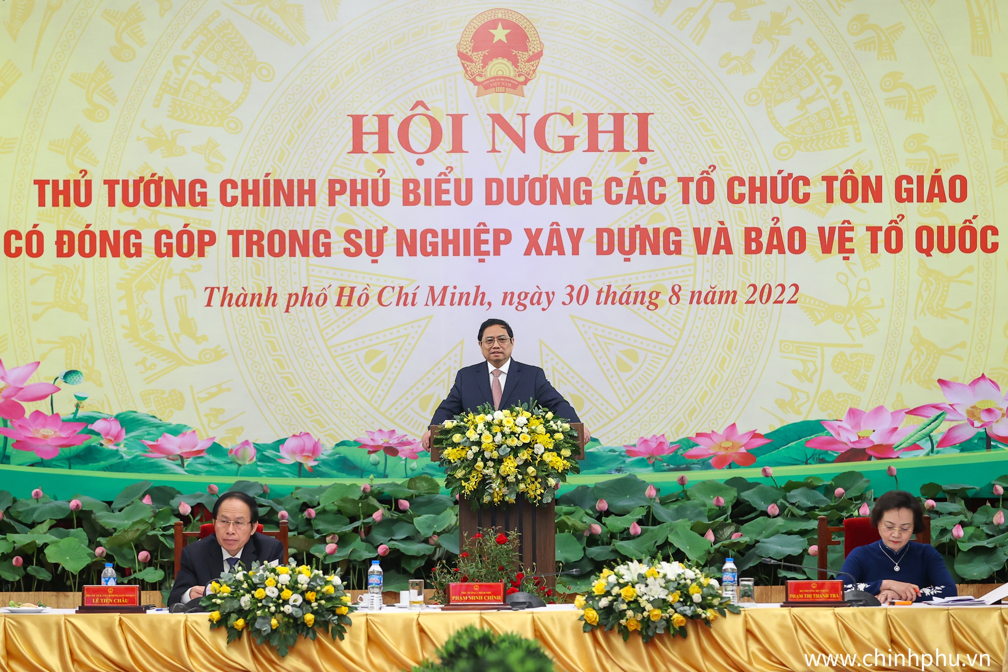 Thủ tướng: Các tôn giáo luôn đồng hành cùng dân tộc, cùng đất nước trong khó khăn và thuận lợi, góp phần tạo nên bản lĩnh, bản sắc và sức mạnh Việt Nam - Ảnh 7.