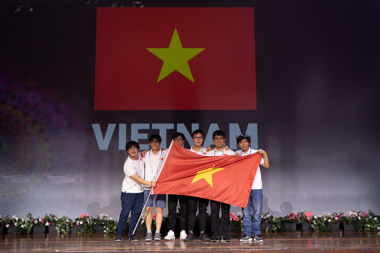 Huy chương Vàng: Huy chương vàng không chỉ là niềm tự hào của những VĐV mang tên Việt Nam, mà còn là niềm tự hào của toàn bộ dân tộc. Việt Nam đã có nhiều thành tích xuất sắc tại các giải đấu quốc tế, nhờ nỗ lực và sự cố gắng không ngừng của người Việt. Hãy xem hình ảnh huy chương vàng để cùng nhau chia sẻ niềm hạnh phúc và tự hào này.