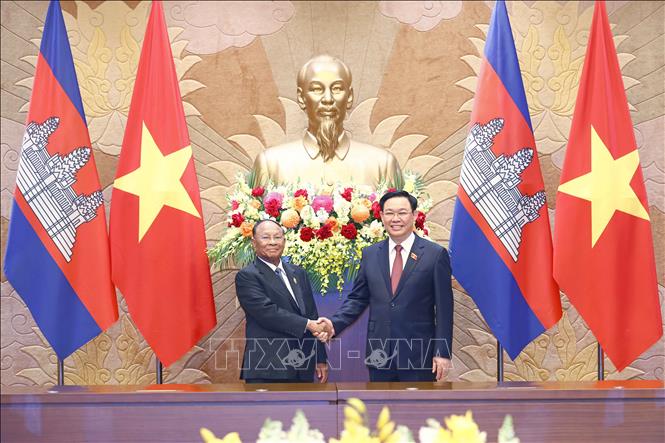 Chủ tịch Quốc hội Vương Đình Huệ đón, hội đàm với Chủ tịch Quốc hội Campuchia - Ảnh 1.