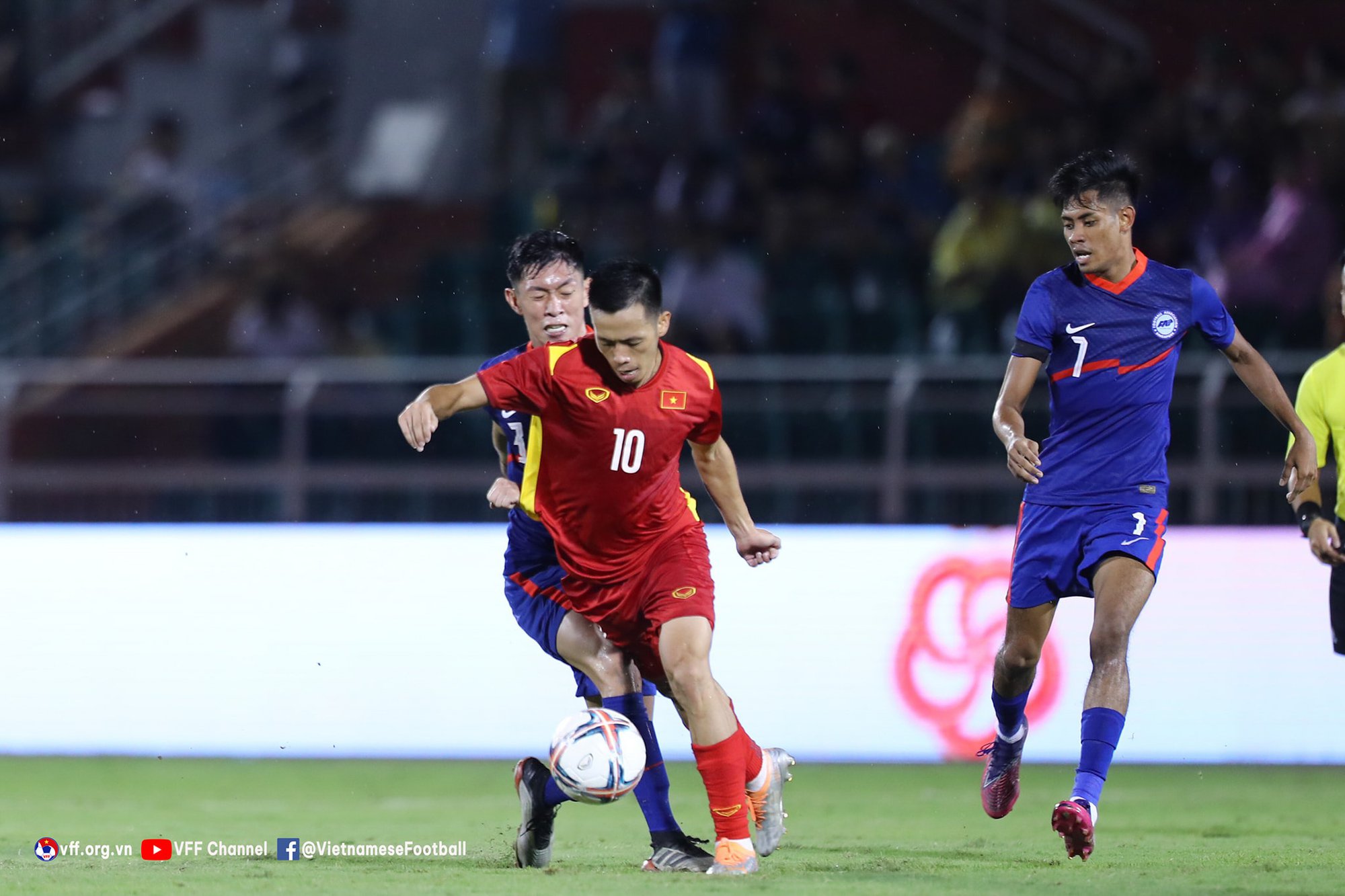 Đội tuyển Việt Nam khiến người hâm mộ lẫn đối thủ ngạc nhiên - Ảnh 1.