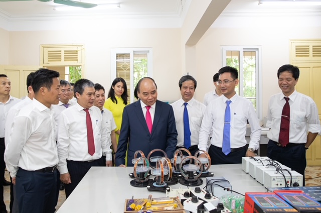 Chủ tịch nước Nguyễn Xuân Phúc dự Lễ khai giảng năm học mới tại Trường THPT chuyên Khoa học Tự nhiên - Ảnh 3.