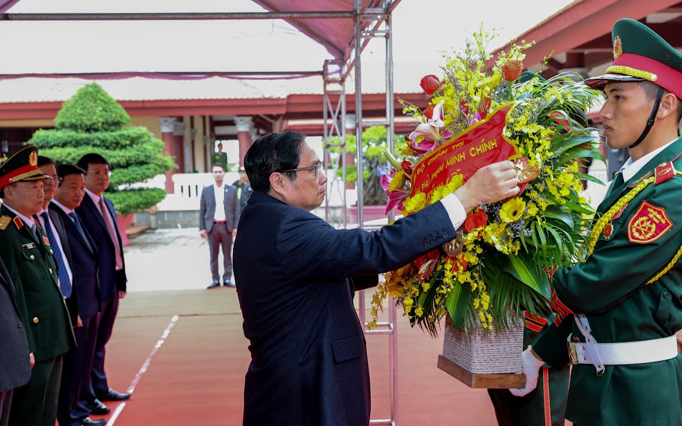Chùm ảnh: Thủ tướng Phạm Minh Chính dâng hương tưởng niệm cố Thủ tướng Phạm Văn Đồng