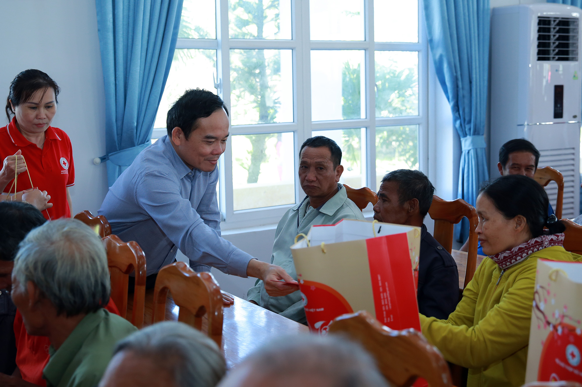 Phó Thủ tướng Trần Lưu Quang tặng quà Tết gia đình chính sách, hộ nghèo tỉnh Ninh Thuận - Ảnh 9.
