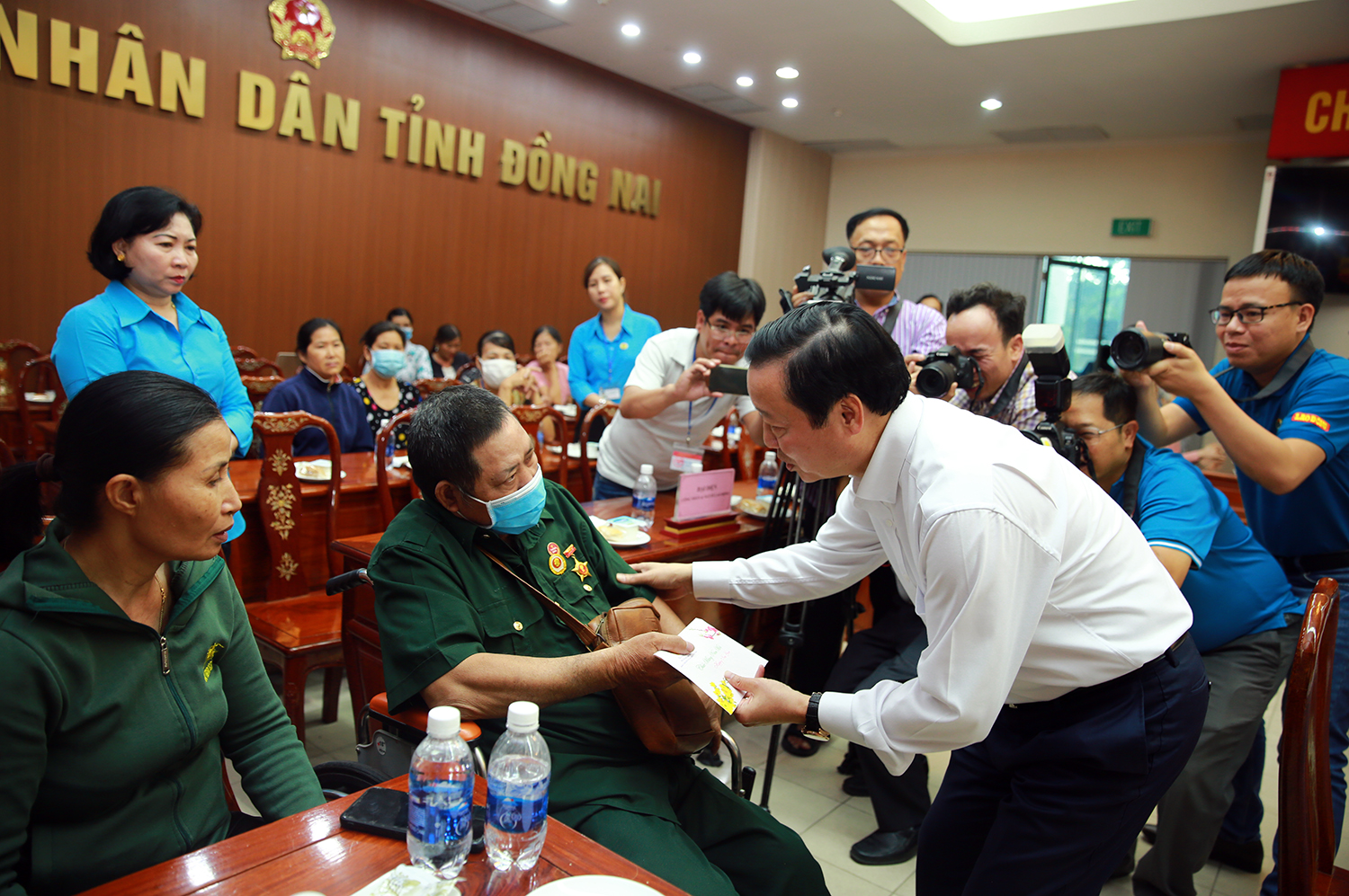 Phó Thủ tướng Trần Hồng Hà tặng quà Tết gia đình chính sách, hộ nghèo tỉnh Đồng Nai - Ảnh 4.