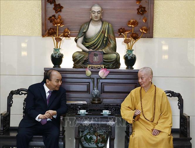 Chủ tịch nước thăm, chúc Tết Pháp chủ Giáo hội Phật giáo Việt Nam - Ảnh 1.