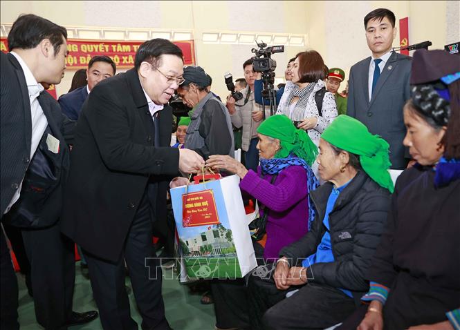 Chủ tịch Quốc hội dự Chương trình Tết nhân ái tại xã biên giới Trịnh Tường, Lào Cai - Ảnh 2. Chủ tịch Quốc hội dự Chương trình Tết nhân ái tại xã biên giới Trịnh Tường, Lào Cai - Ảnh 2.