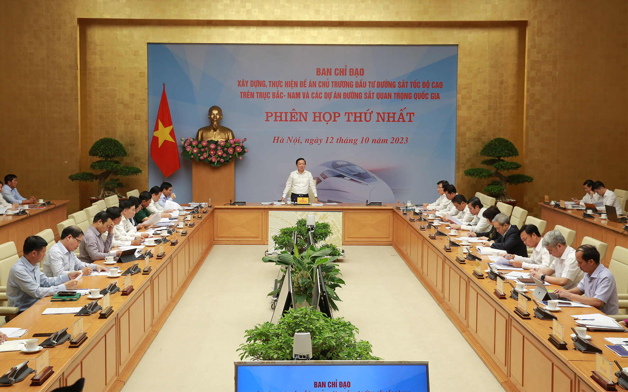 Phó Thủ tướng Trần Hồng Hà, Trưởng Ban Chỉ đạo xây dựng, thực hiện Đề án chủ trương đầu tư đường sắt tốc độ cao trên trục Bắc - Nam và các dự án đường sắt quan trọng quốc gia chủ trì phiên họp thứ nhất của Ban Chỉ đạo - Ảnh: VGP/Minh Khôi