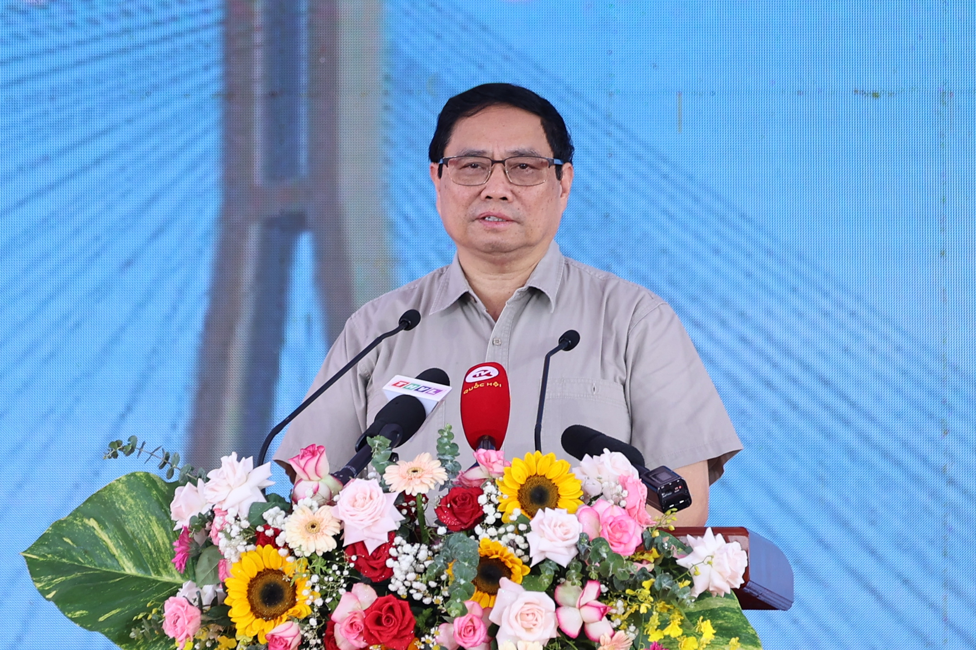 Thủ tướng Phạm Minh Chính khẳng định việc xây dựng cầu Đại Ngãi có ý nghĩa quan trọng để triển khai chủ trương, đường lối, chính sách của Đảng, Nhà nước về đột phá chiến lược về hạ tầng cũng như về phát triển các vùng.