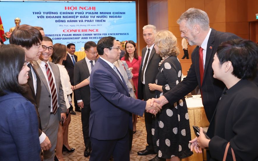 ĐANG TỔNG THUẬT: Thủ tướng Chính phủ gặp mặt cộng đồng doanh nghiệp đầu tư nước ngoài
