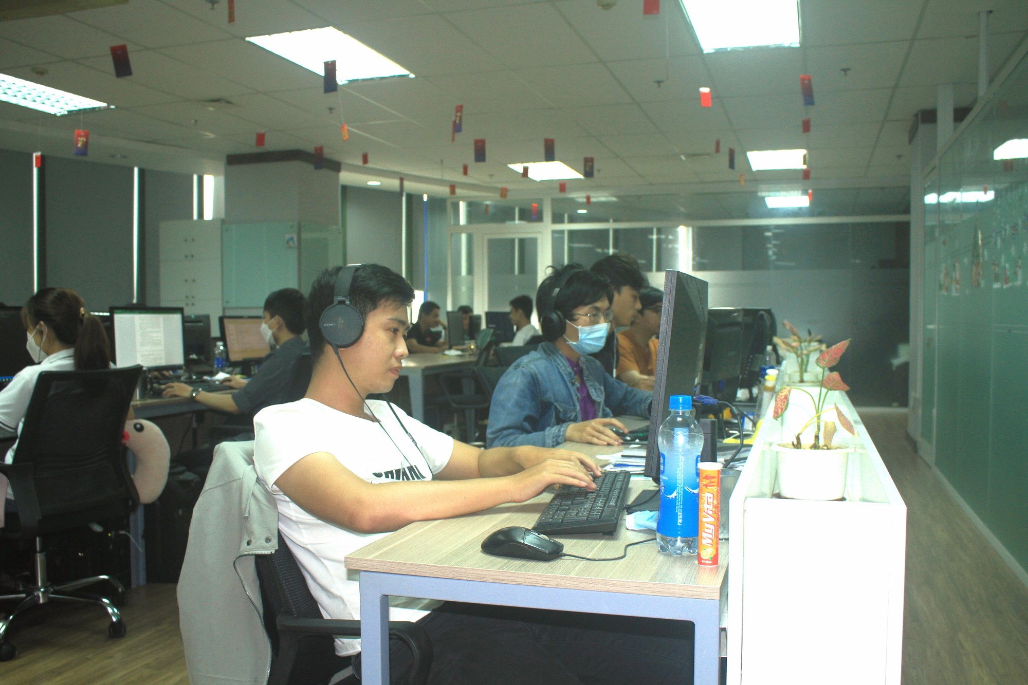 Nhân lực ngành chip bán dẫn: rất cần "sự bắt tay" giữa nhà trường và doanh nghiệp - Ảnh 1. Nhân lực ngành chip bán dẫn: rất cần "sự bắt tay" giữa nhà trường và doanh nghiệp - Ảnh 1.