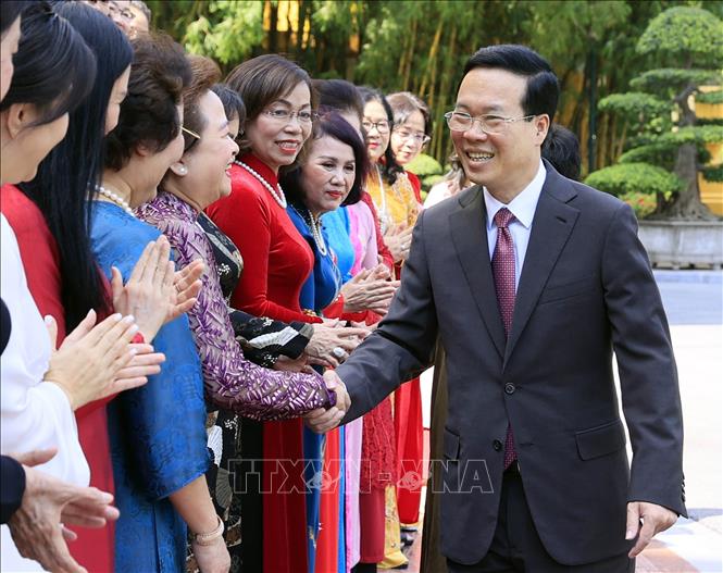 Chủ tịch nước Võ Văn Thưởng gặp mặt Hiệp hội Nữ doanh nhân Việt Nam - Ảnh 1.