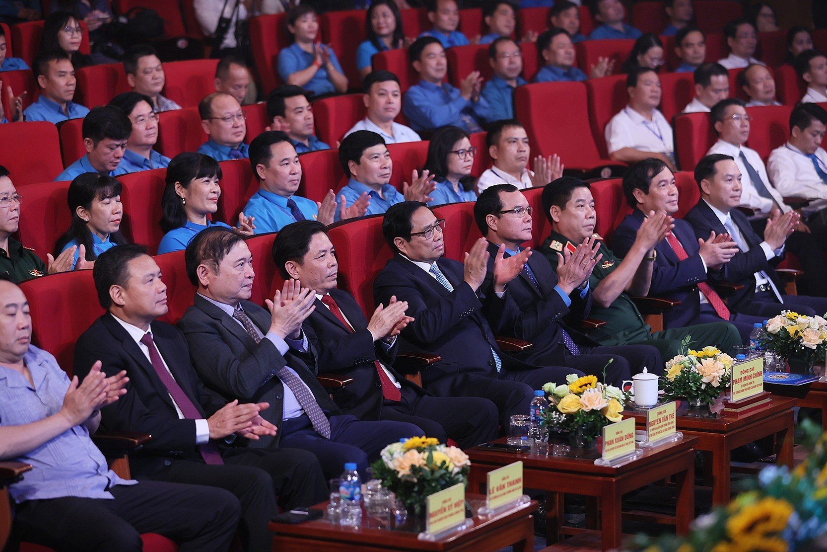 Thủ tướng Phạm Minh Chính cùng các đại biểu dự Hội nghị tổng kết Chương trình 1 triệu sáng kiến - Ảnh: VGP/Nhật Bắc
