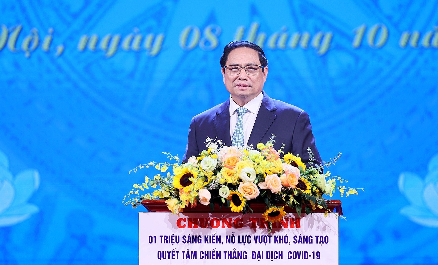 Thủ tướng Chính phủ ghi nhận, biểu dương, đánh giá cao Tổng Liên đoàn Lao động Việt Nam đã có sáng kiến tổ chức Chương trình 1 triệu sáng kiến hết sức có ý nghĩa - Ảnh: VGP/Nhật Bắc