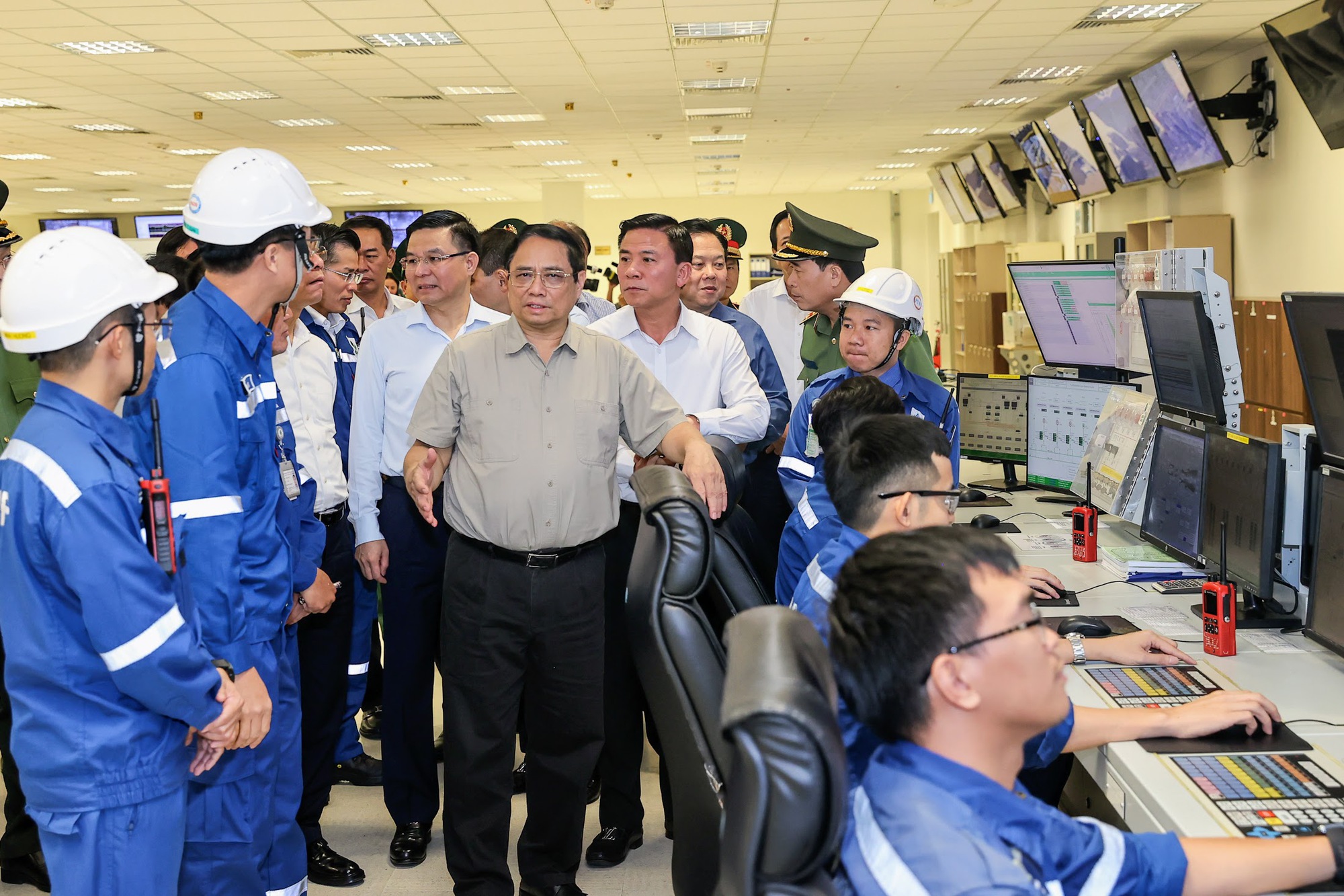 Thủ tướng đề nghị Công ty Lọc hóa dầu Nghi Sơn tiếp tục vận hành Nhà máy bảo đảm an ninh, an toàn và bảo vệ môi trường - Ảnh: VGP/Nhật Bắc