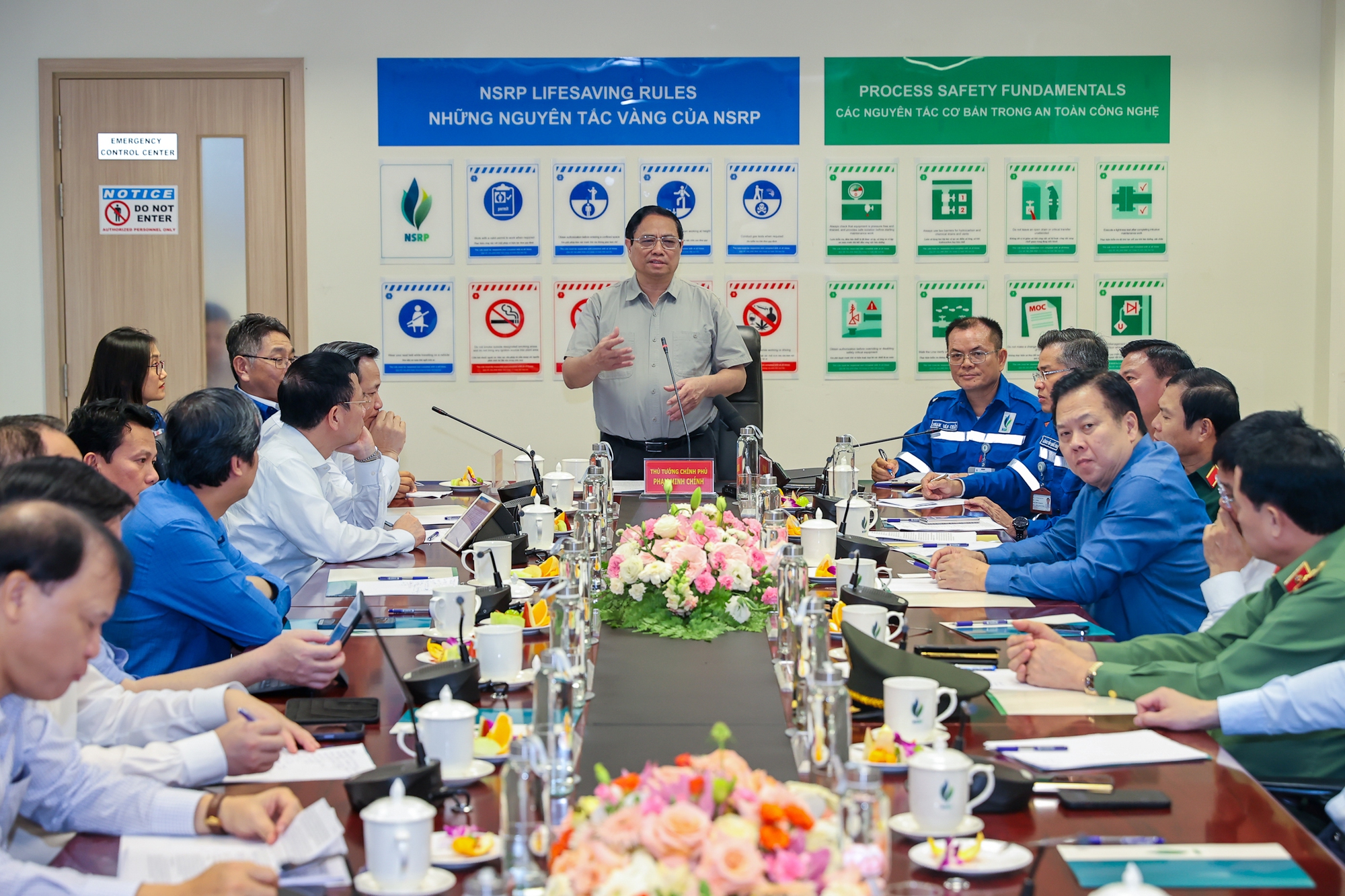 Thủ tướng Phạm Minh Chính và đoàn công tác làm việc với lãnh đạo Lọc hóa dầu Nghi Sơn