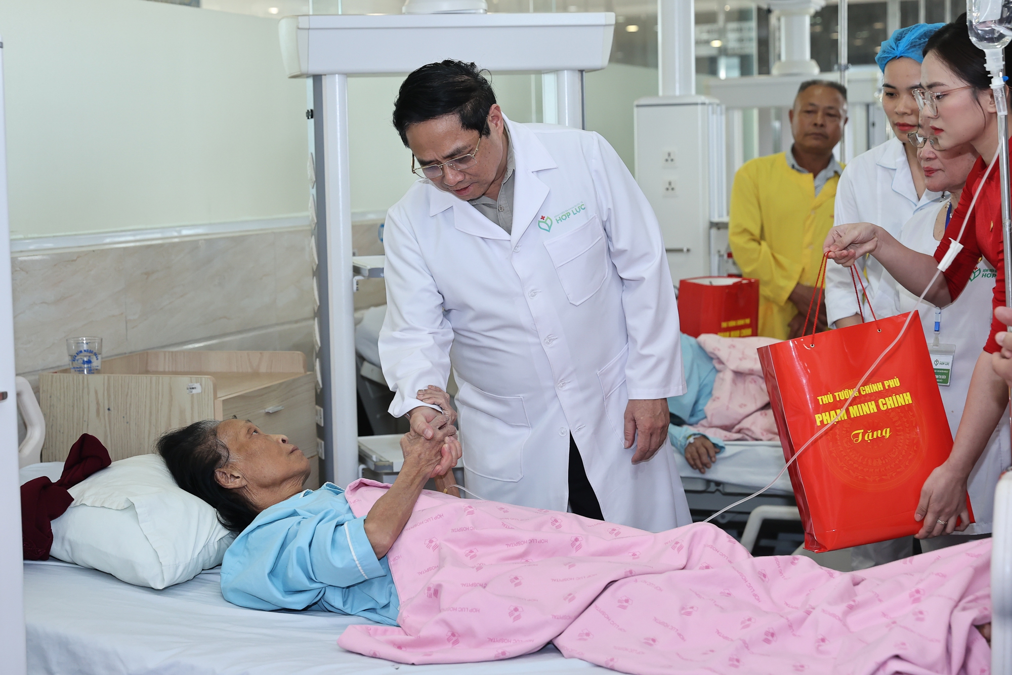 Thủ tướng: Nhân rộng các mô hình bệnh viện tư nhân thành công- Ảnh 6.